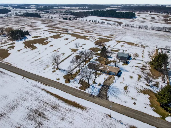 $750,000 | 5529 Langer Road, Marshall, WI 53559