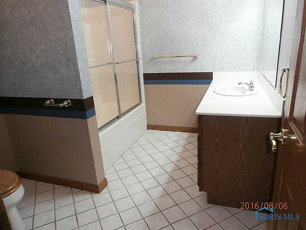 17706 County Road East Bryan, OH 43506 - Photo 5 of 10 Full Bath.
