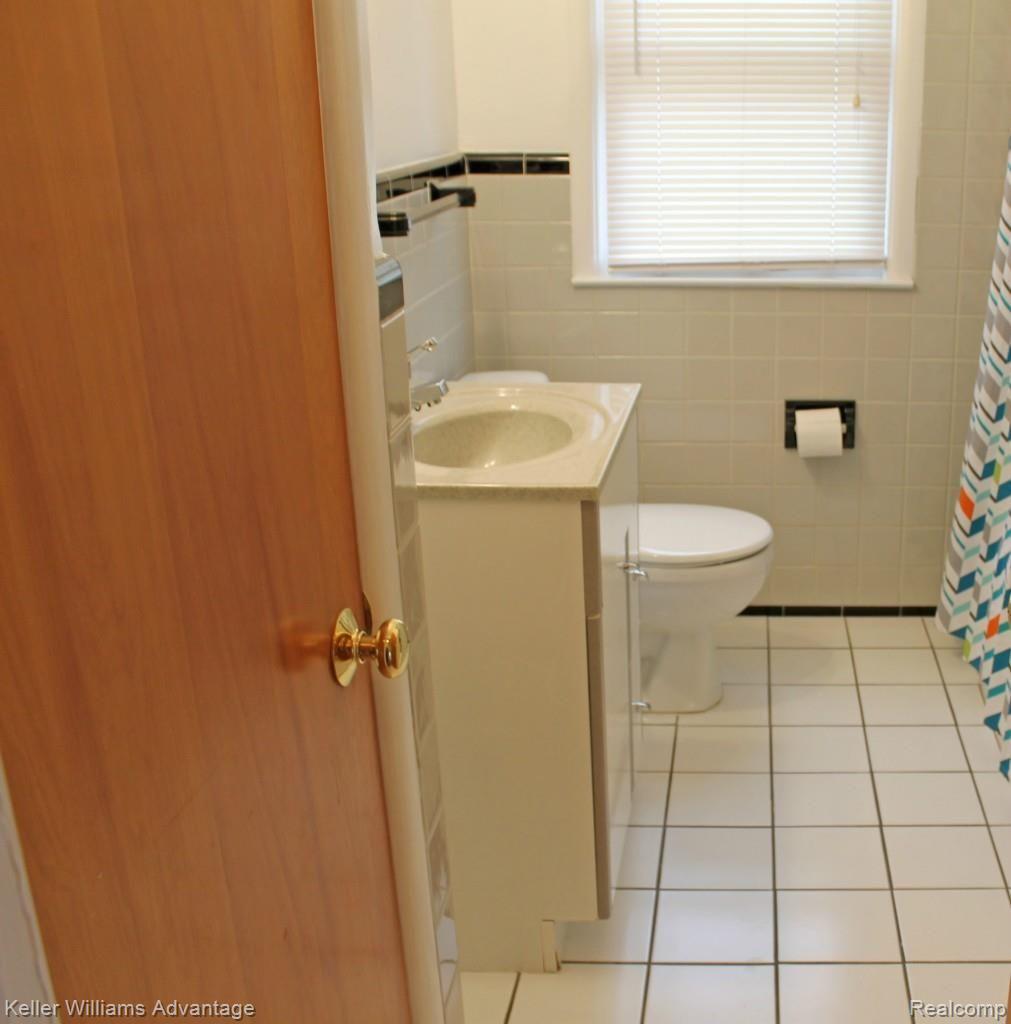 3911 Normandy Road Royal Oak, MI 48073 - Photo 11 of 19 Bathroom.jpg