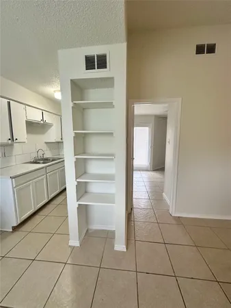 $950 | 4322 Gillis Street, Unit 205, Austin, TX 78704