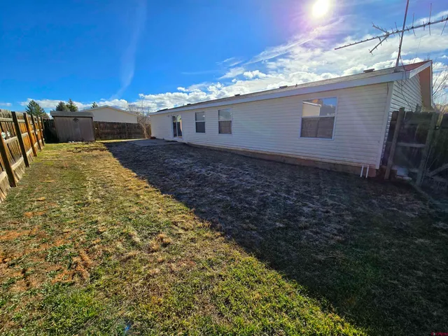 a view of a backyard with pathway