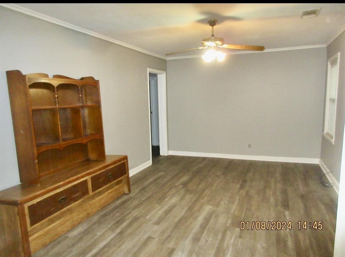 493 Perkins Street Ripley, TN 38063 - Photo 6 of 12 a room with a couch