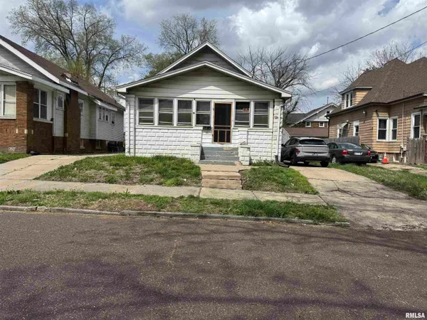 $29,900 | 723 East Behrends Avenue, Peoria, IL 61603