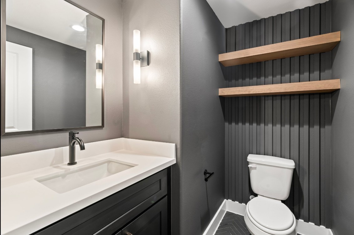 816 Curtin Street, Unit D Houston, TX 77018 - Photo 16 of 30 a bathroom with a toilet a sink and mirror