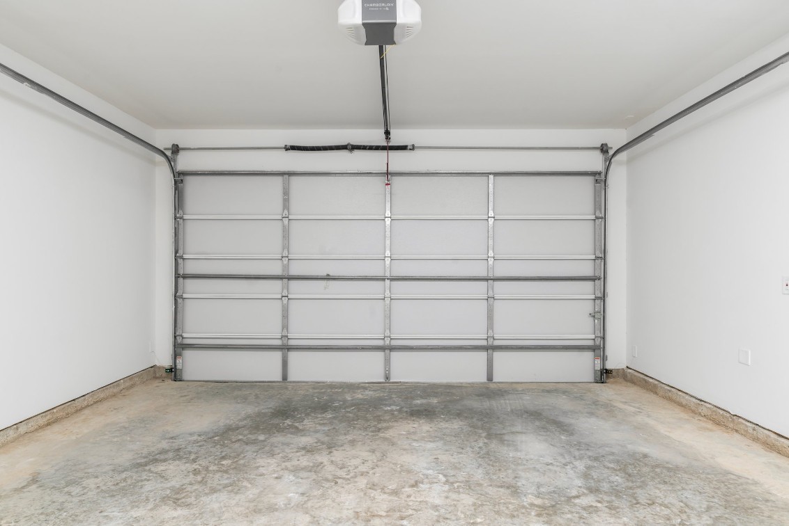 816 Curtin Street, Unit D Houston, TX 77018 - Photo 26 of 30 a view of a room with shelf