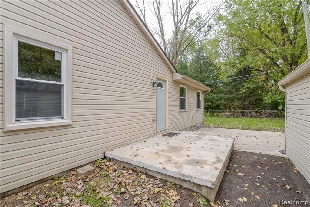 17360 Merriman Road Livonia, MI 48152 - Photo 5 of 41