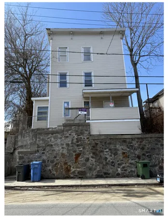 $2,000 | 324 Congress Avenue, Unit 2, Waterbury, CT 06708