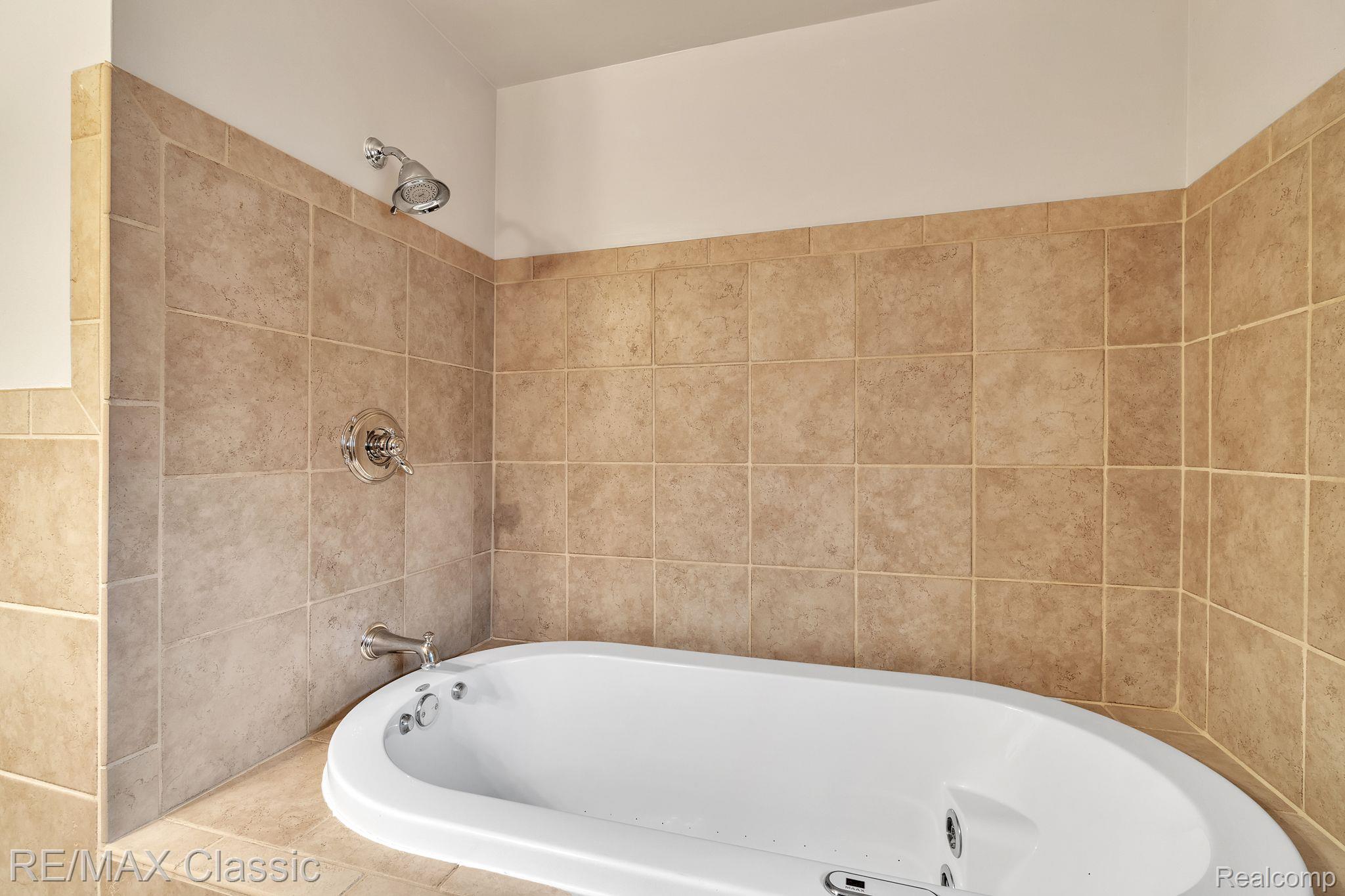 4390 Highfield Road Waterford, MI 48329 - Photo 24 of 38 Gallery Image 24