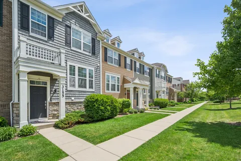 $499,000 | 3155 Coral Lane, Unit 335, Glenview, IL 60026