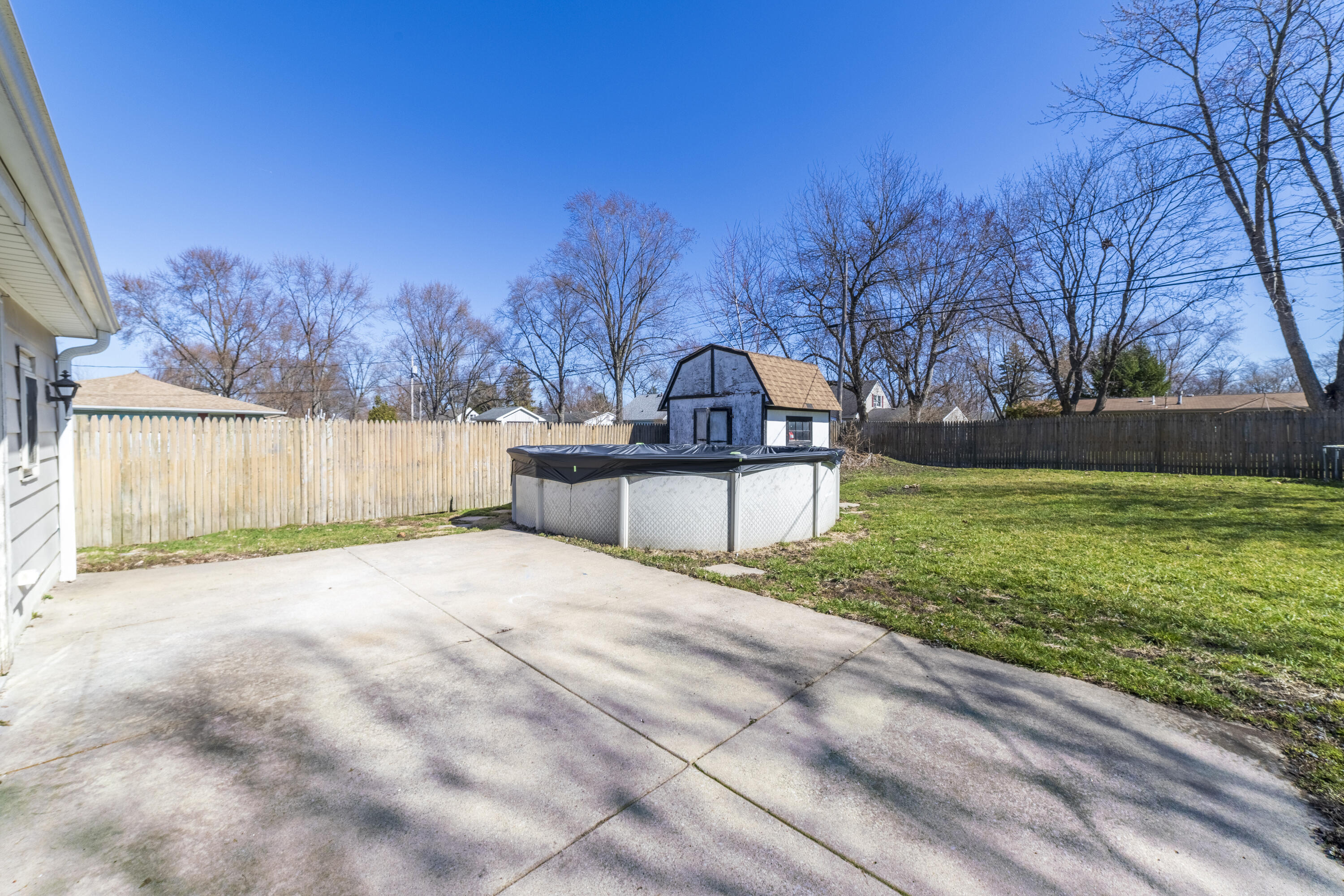 765 Governor Road Valparaiso, IN 46385 - Photo 19 of 26 a view of a garden with large trees