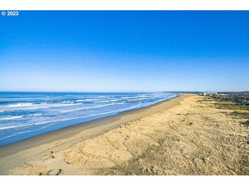 2316 Beach Drive, Unit 157 Seaside, OR 97138 - Photo 21 of 24 a view of an ocean