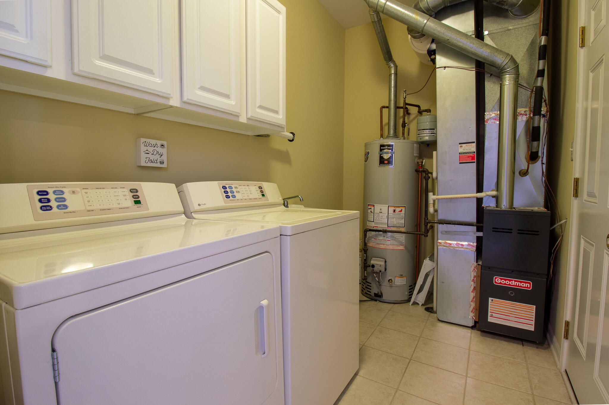 11677 Maryland Street Crown Point, IN 46307 - Photo 30 of 31 a utility room with dryer and washer