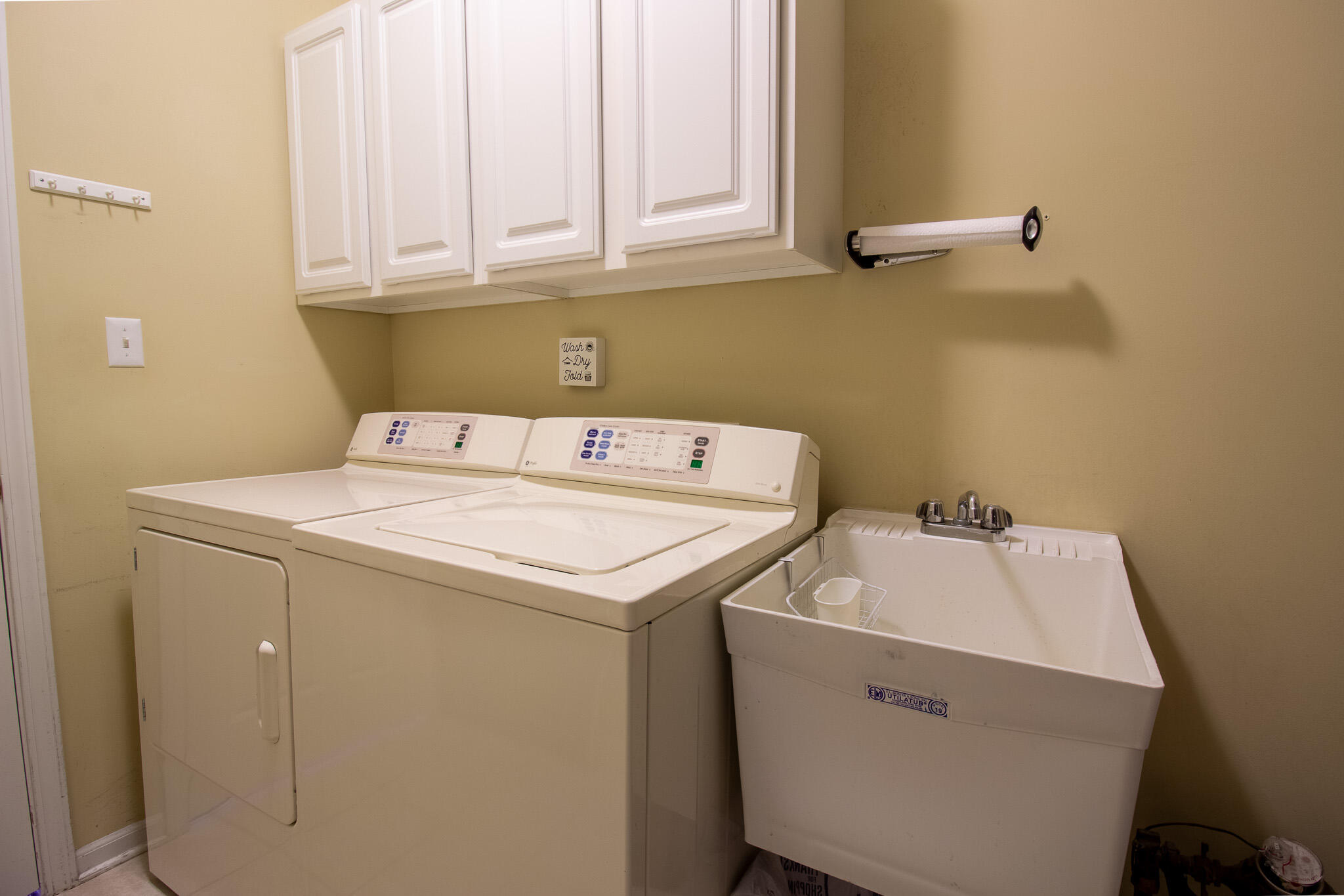 11677 Maryland Street Crown Point, IN 46307 - Photo 31 of 31 a utility room with dryer and washer