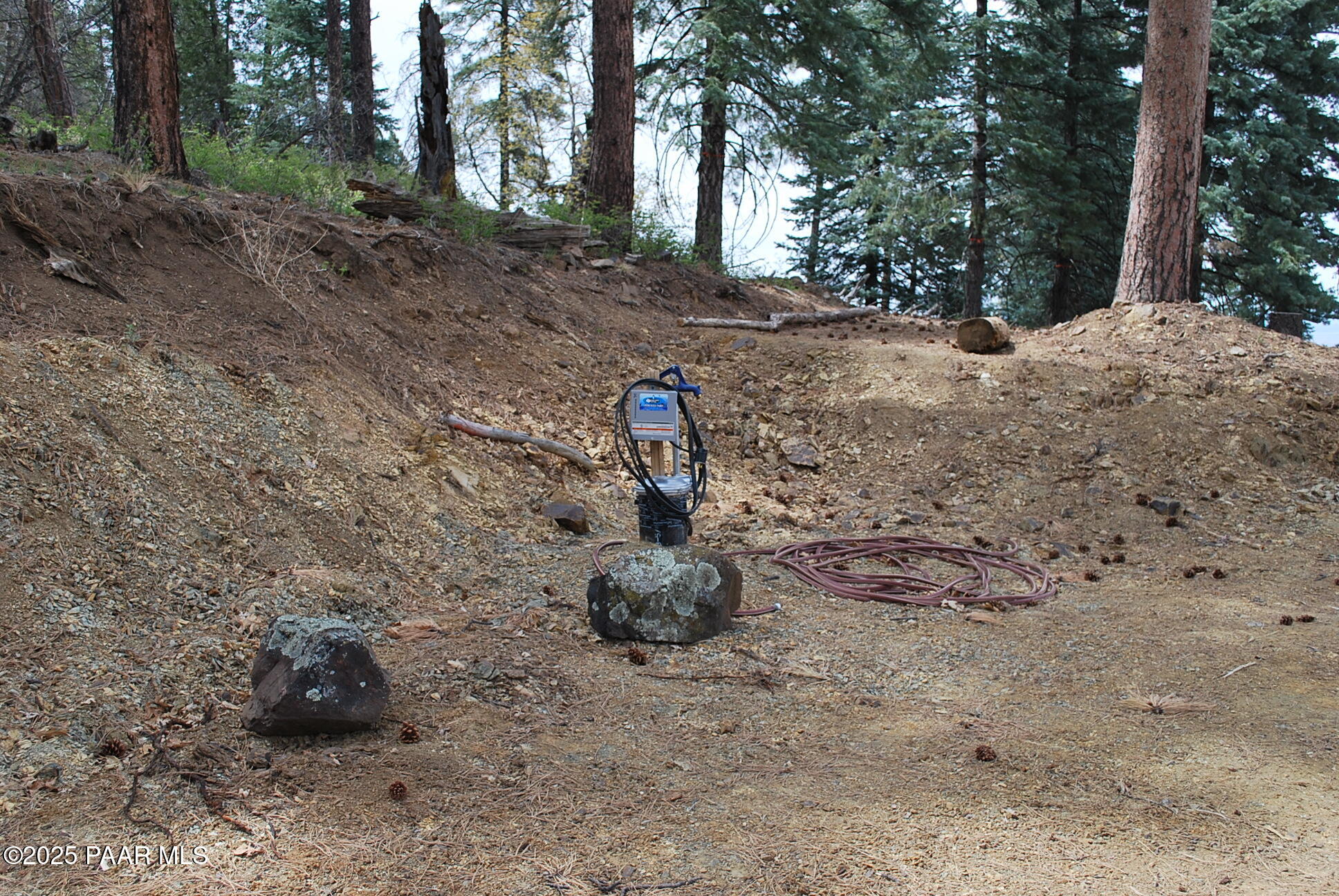 0 East Refuge Hideout Road Prescott, AZ 86303 - Photo 8 of 41 a backyard of a house
