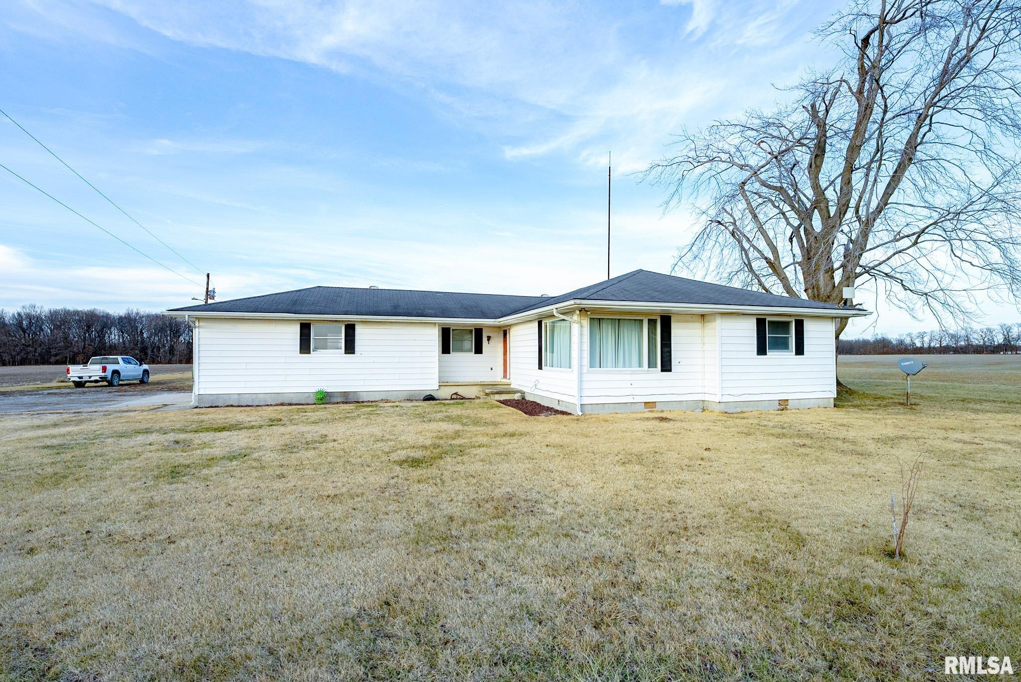 3975 County Road 1800 North Alma, IL 62807 - Photo 1 of 38
