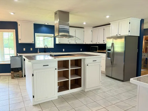 a close view of sink and tap