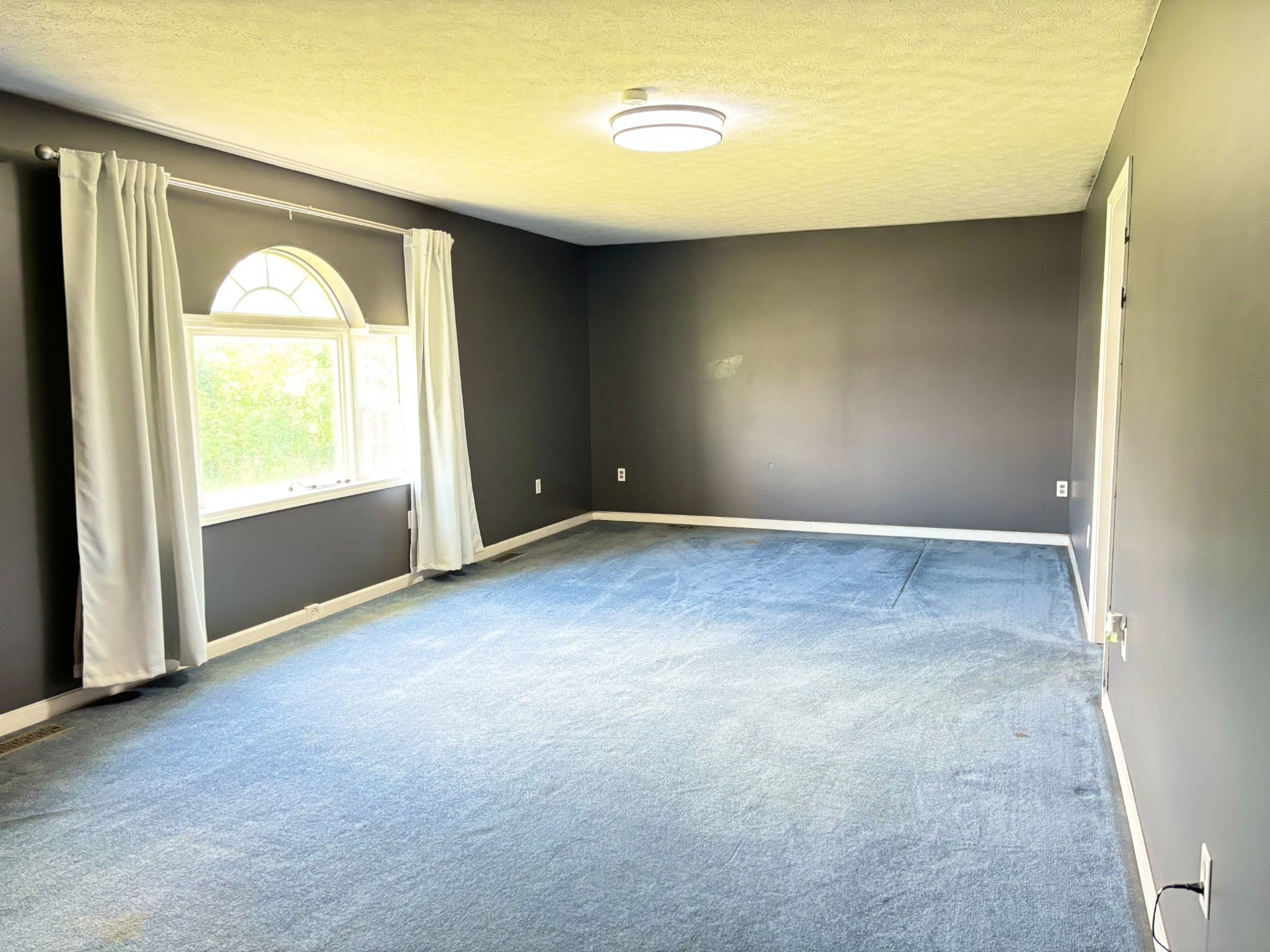 545 Adams Store Poole Mill Road Crofton, KY 42217 - Photo 40 of 48 an empty room with windows