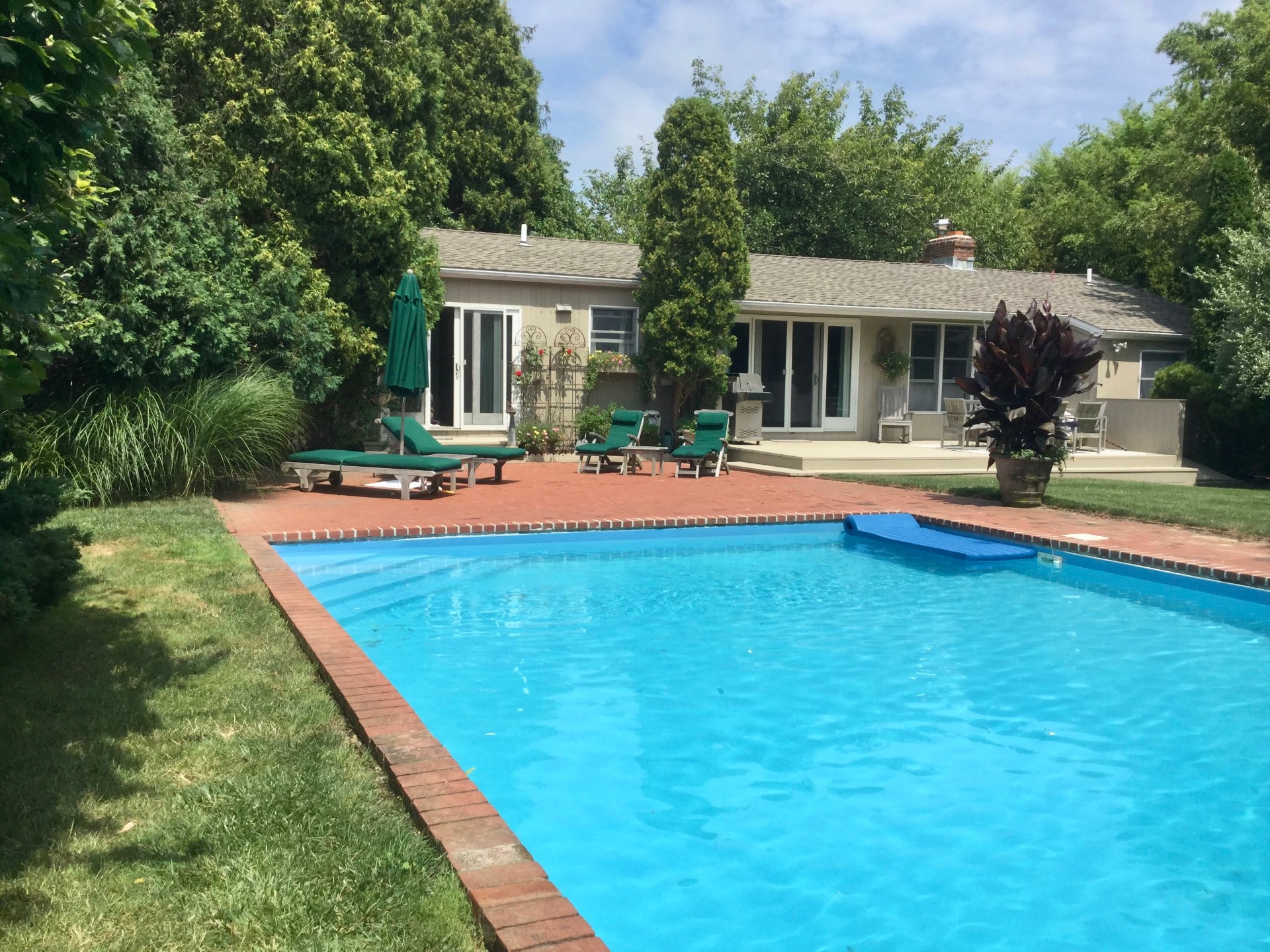 77 Hildreth Lane, Bridgehampton, NY 11932 Compass