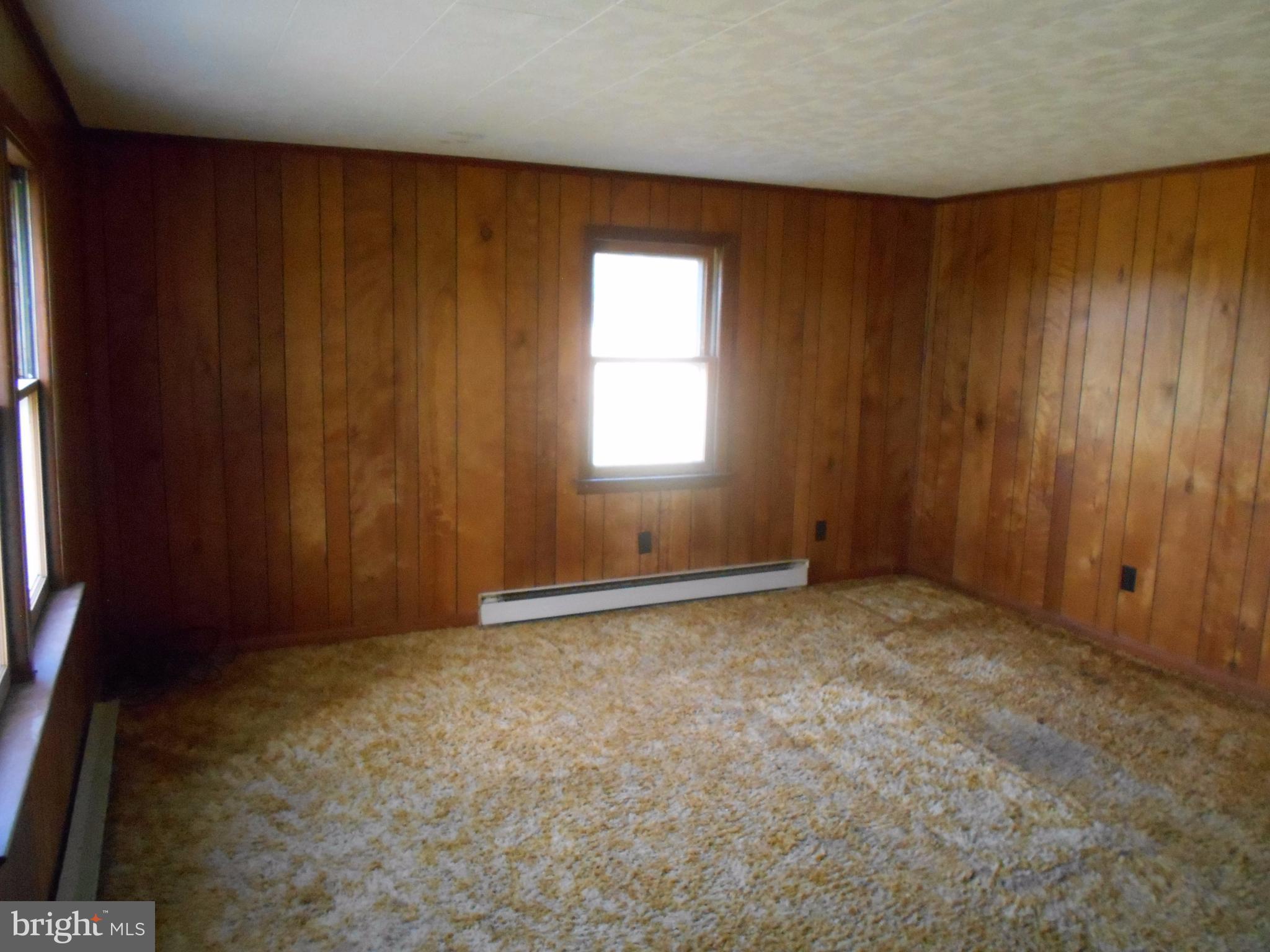 1851 Brannocks Neck Road Cambridge, MD 21613 - Photo 3 of 16 Living Room