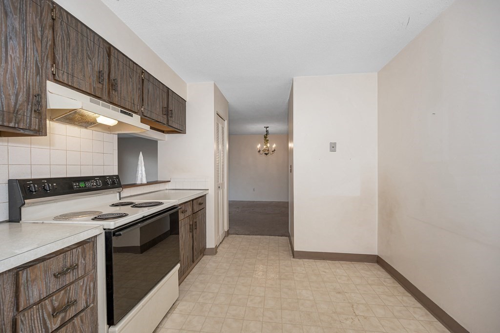 3 Summit Drive, Unit 16 Reading, MA 01867 - Photo 10 of 21 a kitchen with a stove and a microwave