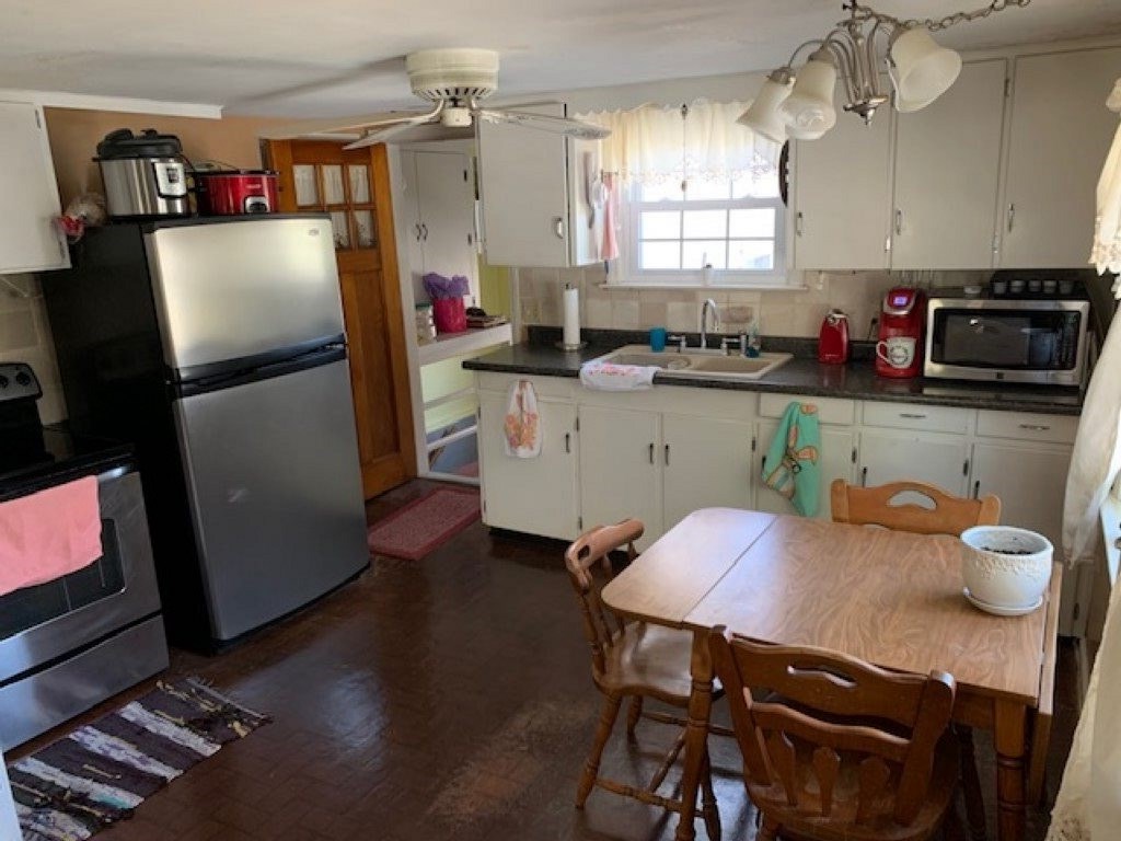 308 Walnut Court St. Louis, MI 48880 - Photo 7 of 20 1885570-6.JPG