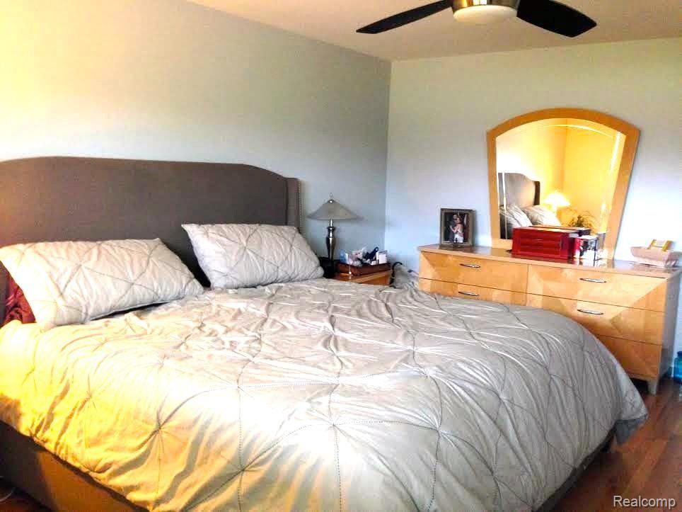 1716 Vernier Road Grosse Pointe, MI 48236 - Photo 14 of 23 Large Master Bedroom