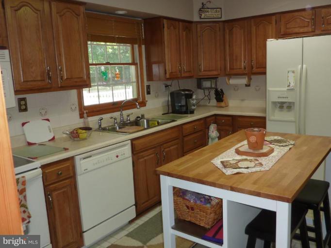 7889 Poplar Grove Road Severn, MD 21144 - Photo 7 of 20 Upgrade cabinets & more