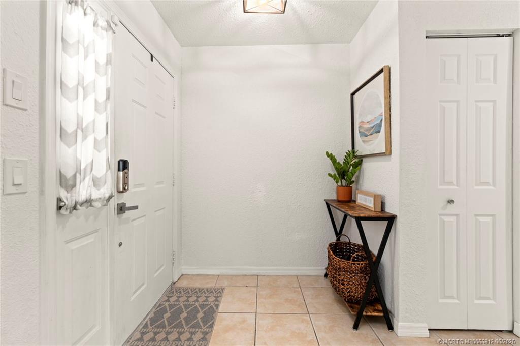 4401 Southeast Satinleaf Place Stuart, FL 34997 - Photo 6 of 51 Entry