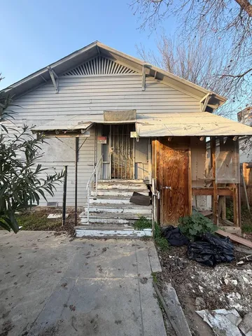 $99,200 | 228 East Ivy Street, Hanford, CA 93230