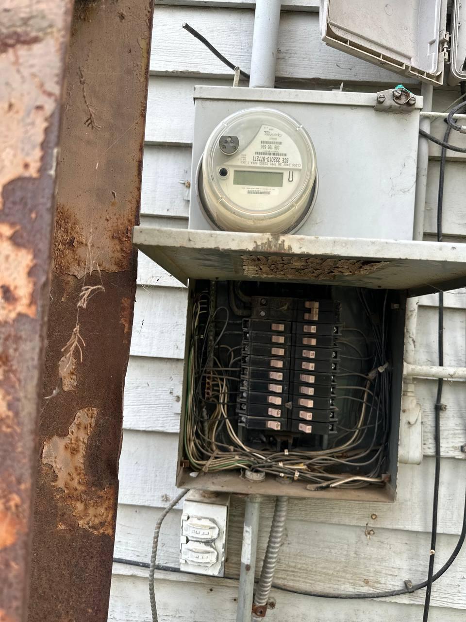 228 East Ivy Street Hanford, CA 93230 - Photo 2 of 26