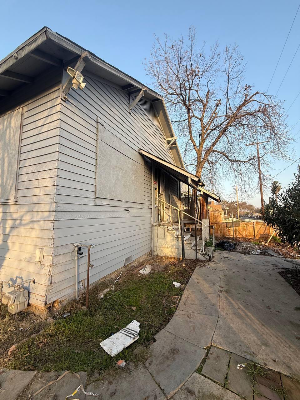 228 East Ivy Street Hanford, CA 93230 - Photo 5 of 26