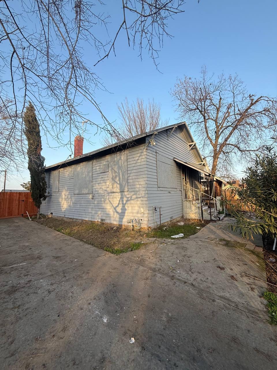 228 East Ivy Street Hanford, CA 93230 - Photo 7 of 26