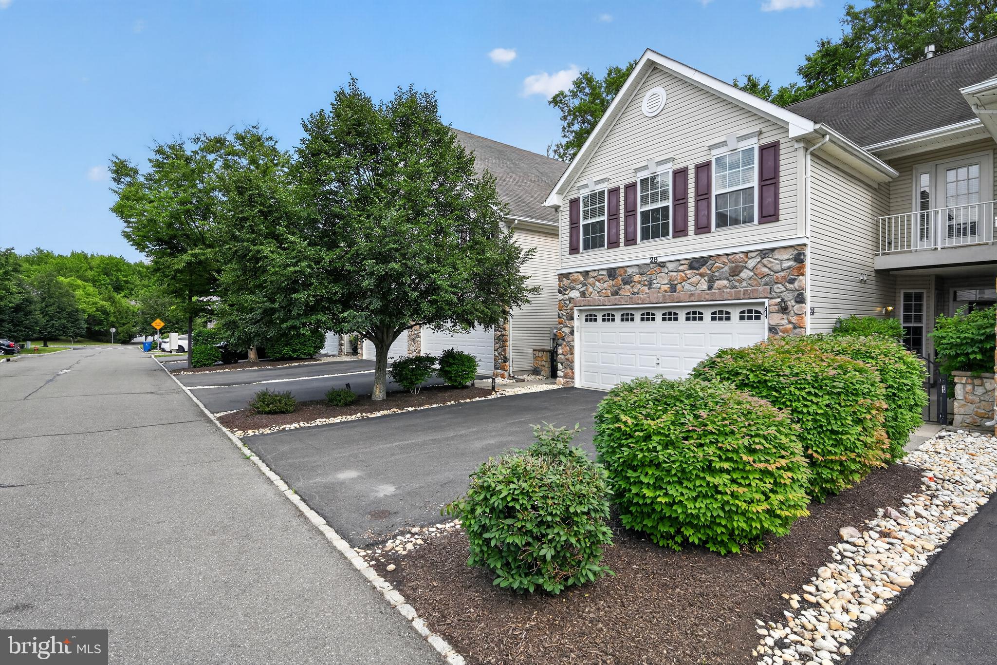 28 Sutton Court Pennington, NJ 08534 - Photo 2 of 30
