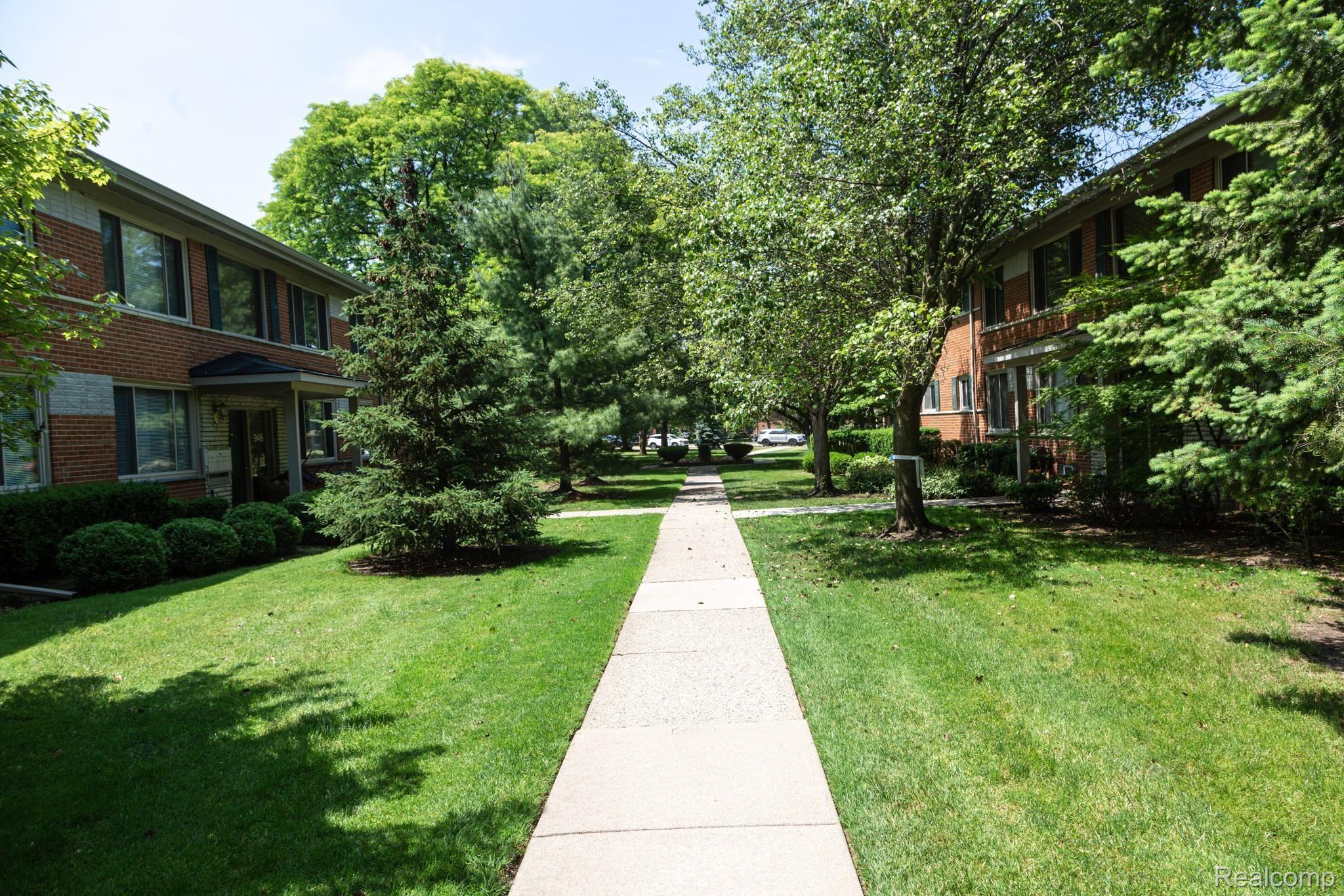 910 North Adams Road, Unit 5 Birmingham, MI 48009 - Photo 32 of 34 MS0A9641.jpg