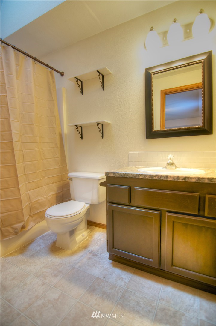 6037 60th Loop Southeast Lacey, WA 98513 - Photo 11 of 16 Gallery Image 11
