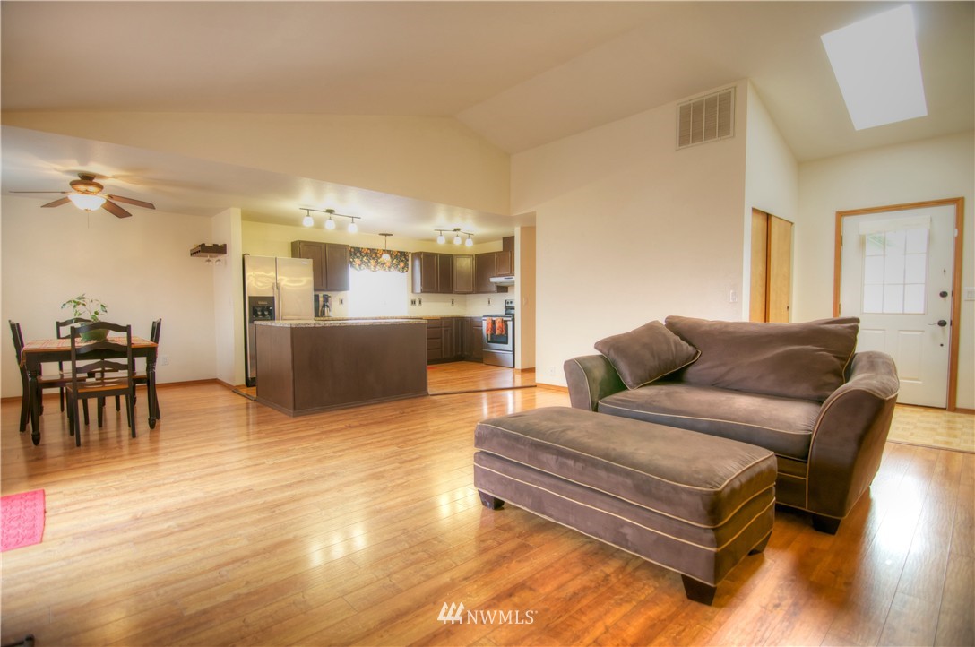 6037 60th Loop Southeast Lacey, WA 98513 - Photo 5 of 16 Gallery Image 5