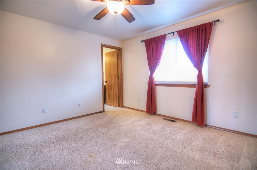 6037 60th Loop Southeast Lacey, WA 98513 - Photo 10 of 16 Gallery Image 10