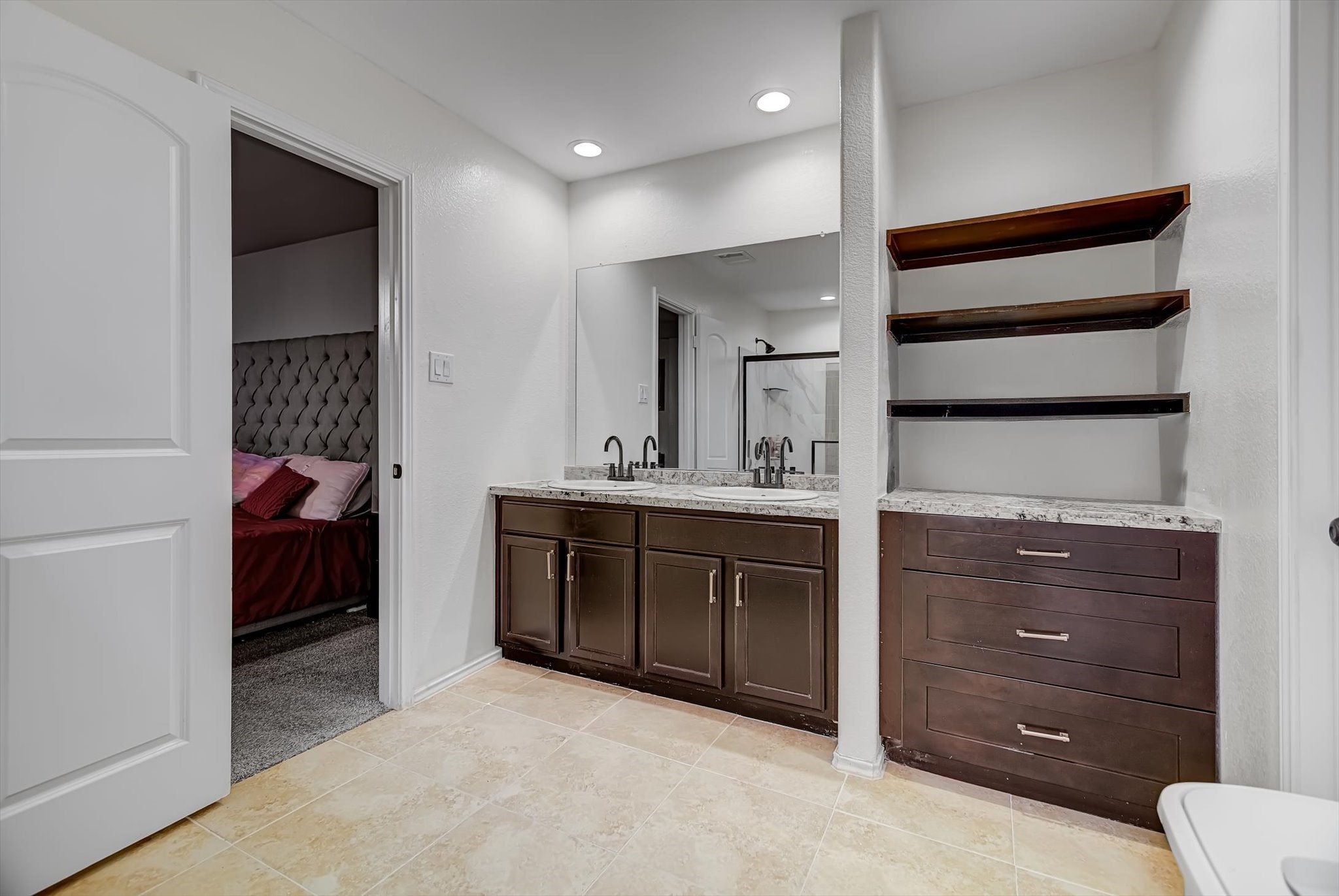 1230 Baja Vista Way Channelview, TX 77530 - Photo 18 of 33 a bathroom with a sink and a mirror