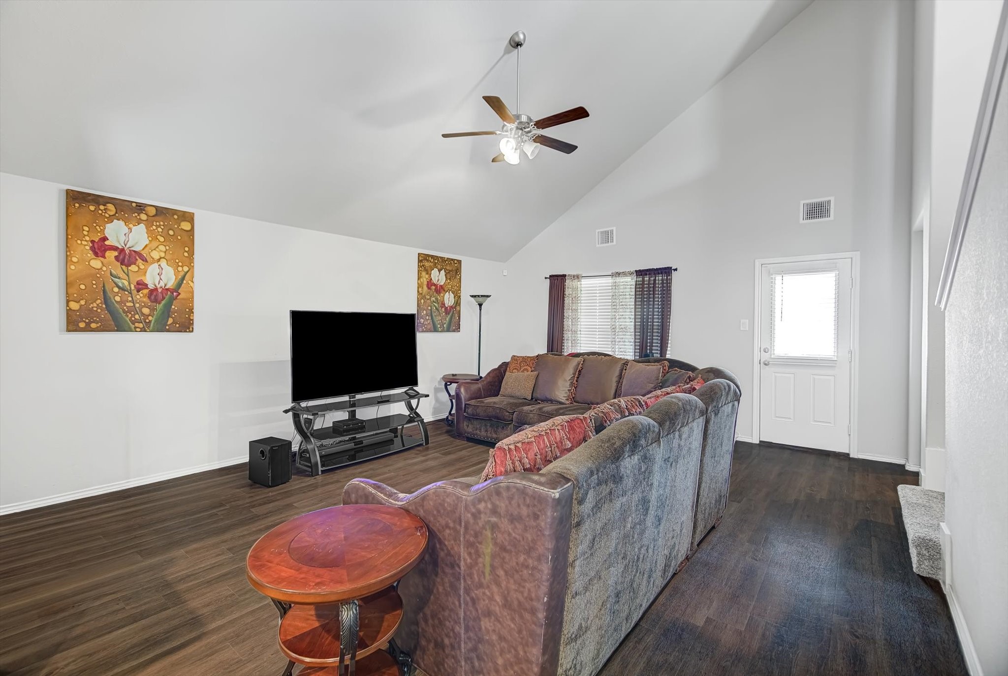 1230 Baja Vista Way Channelview, TX 77530 - Photo 6 of 33 a living room with furniture and a flat screen tv