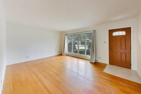 $250,000 | 914 Coach Road, Homewood, IL 60430