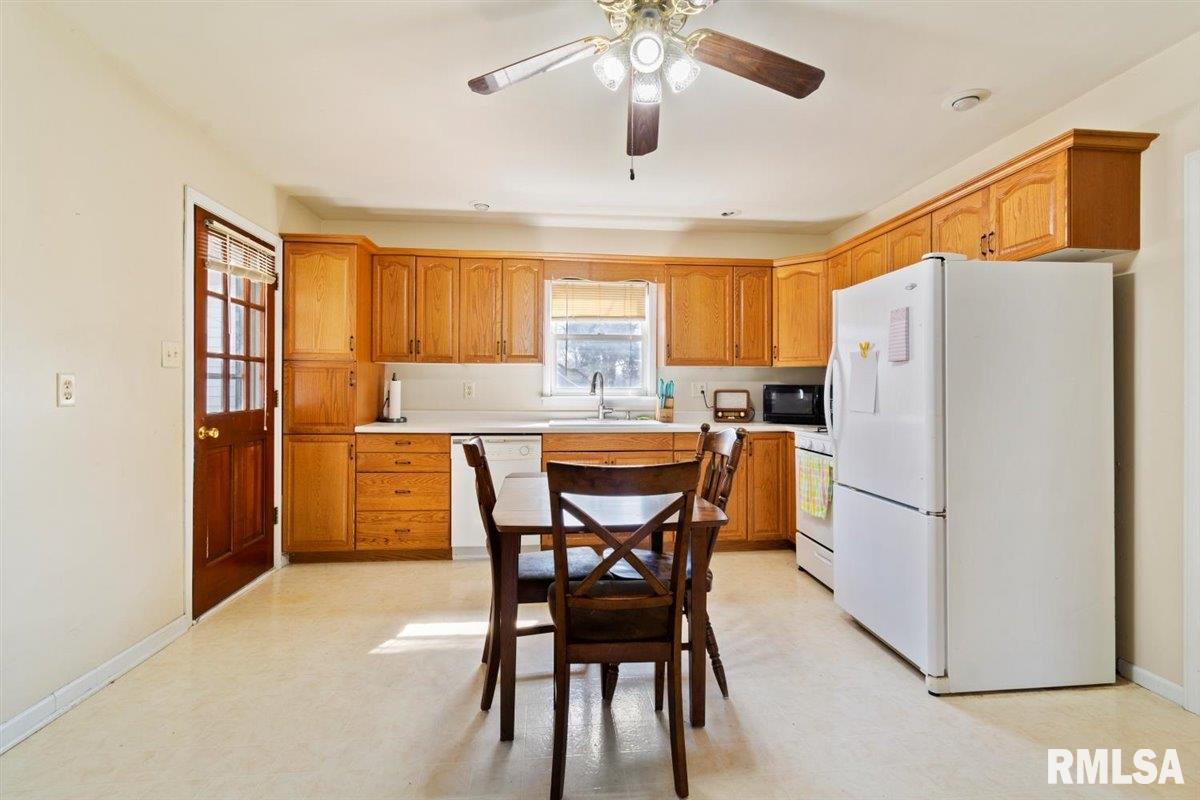 404 West Madison Street Athens, IL 62613 - Photo 12 of 21 Gallery Image 12