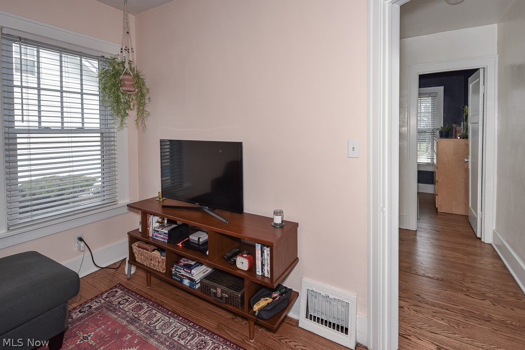 2360 Ashurst Road Cleveland, OH 44118 - Photo 13 of 32