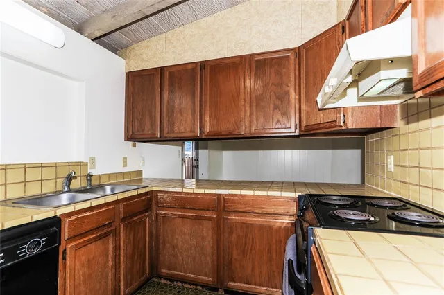 $3,100 | 551 Kapaia Street, Honolulu, HI 96825