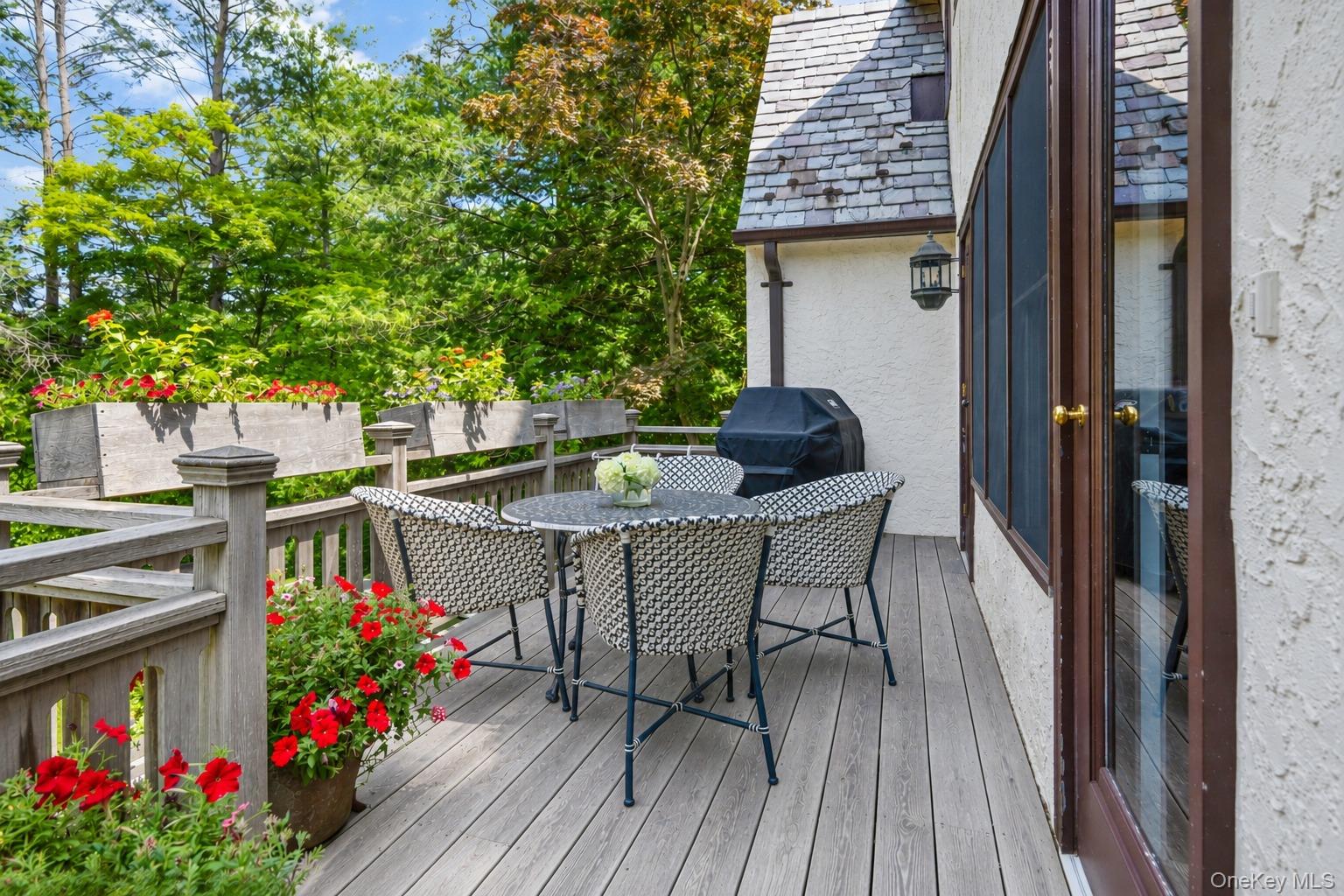 260 Overlook Road New Rochelle, NY 10804 - Photo 36 of 48 Back deck off the eat-in kitchen