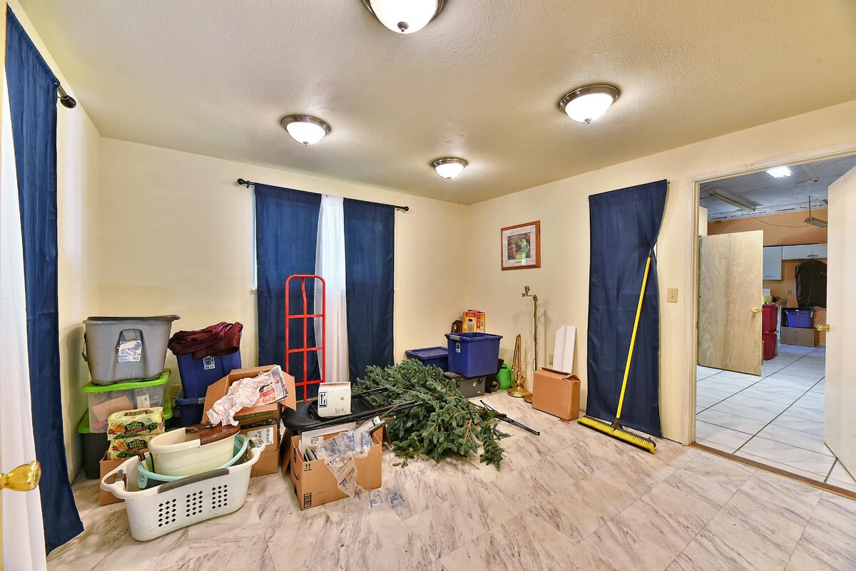 1090 Tunnel Road Glendale, OR 97442 - Photo 35 of 53 34