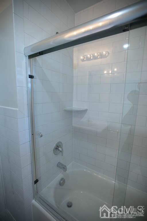3301 Hana Road Edison, NJ 08817 - Photo 37 of 39 a bathroom with a bathtub