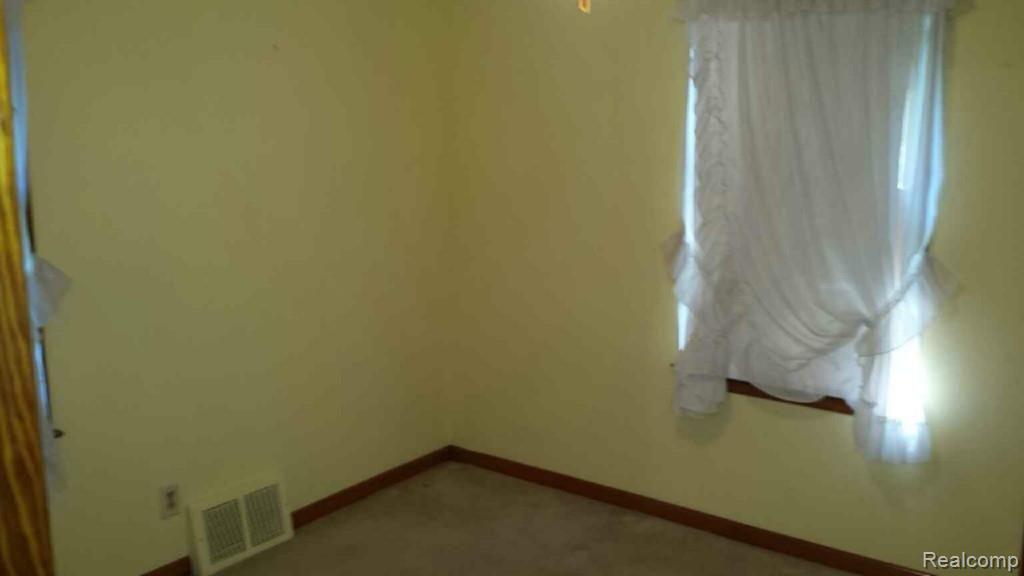 1240 Harding Avenue Rochester, MI 48307 - Photo 9 of 14 20150724_110019.jpg