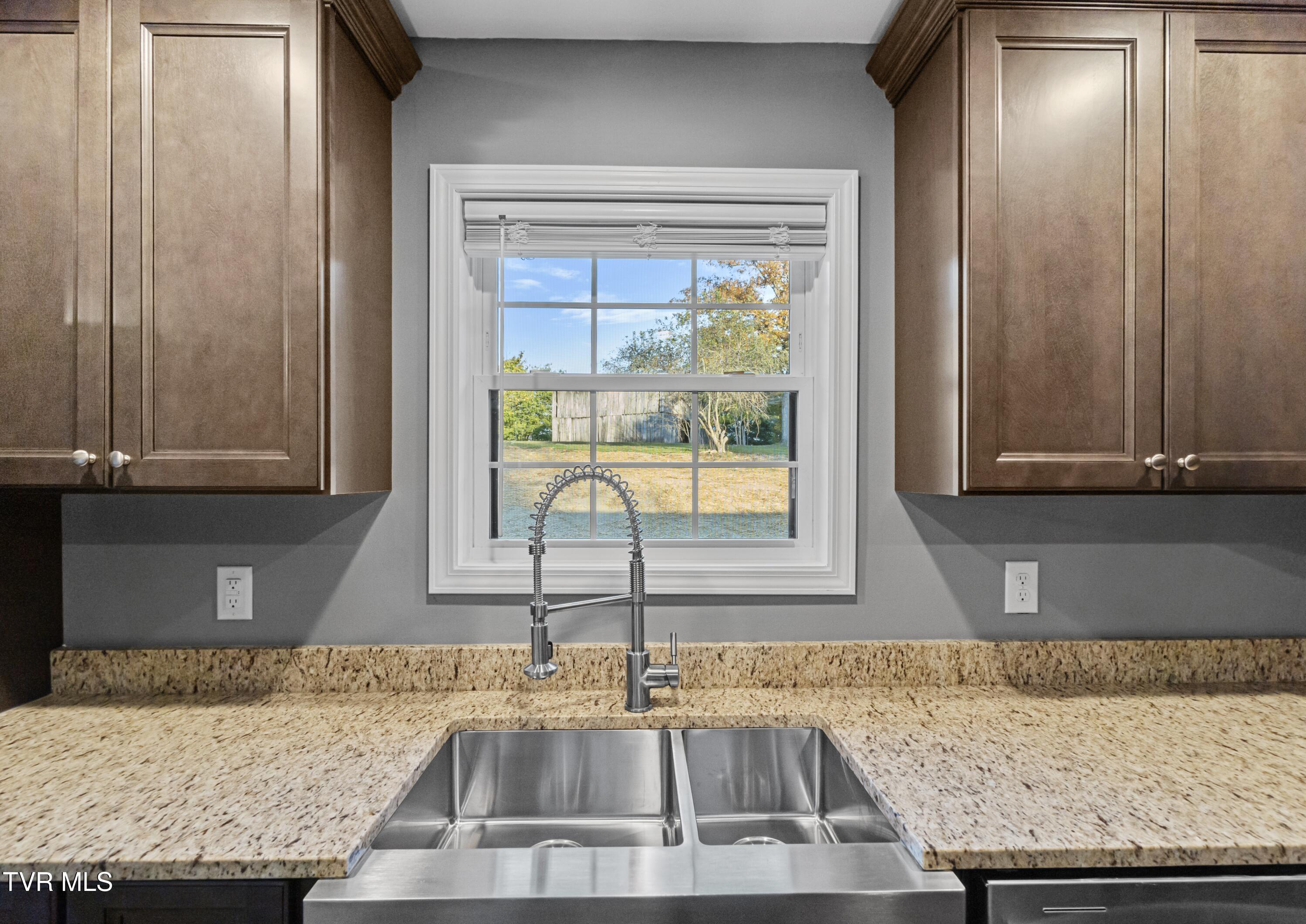 11050 Baileyton Road Greeneville, TN 37745 - Photo 12 of 80 8