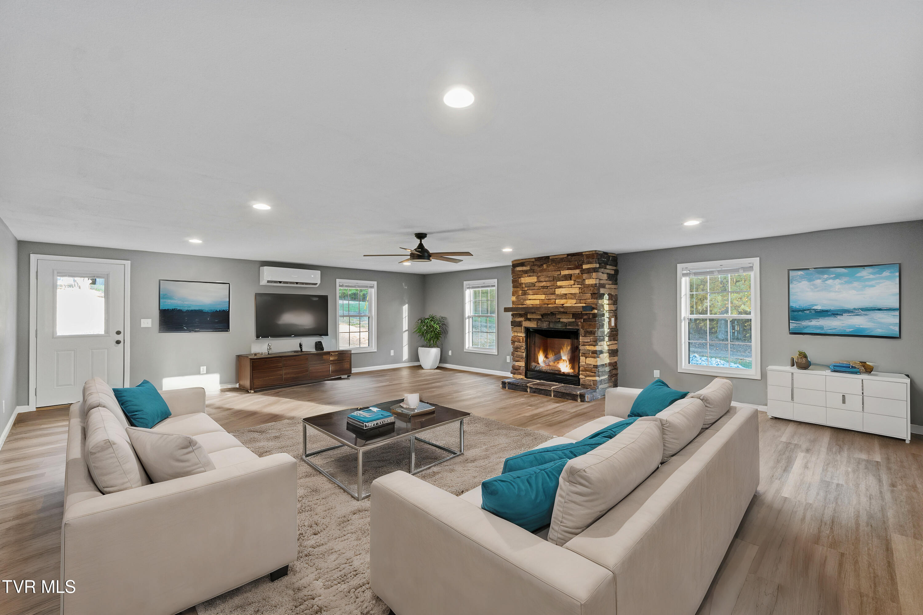 11050 Baileyton Road Greeneville, TN 37745 - Photo 4 of 80 3 Staged