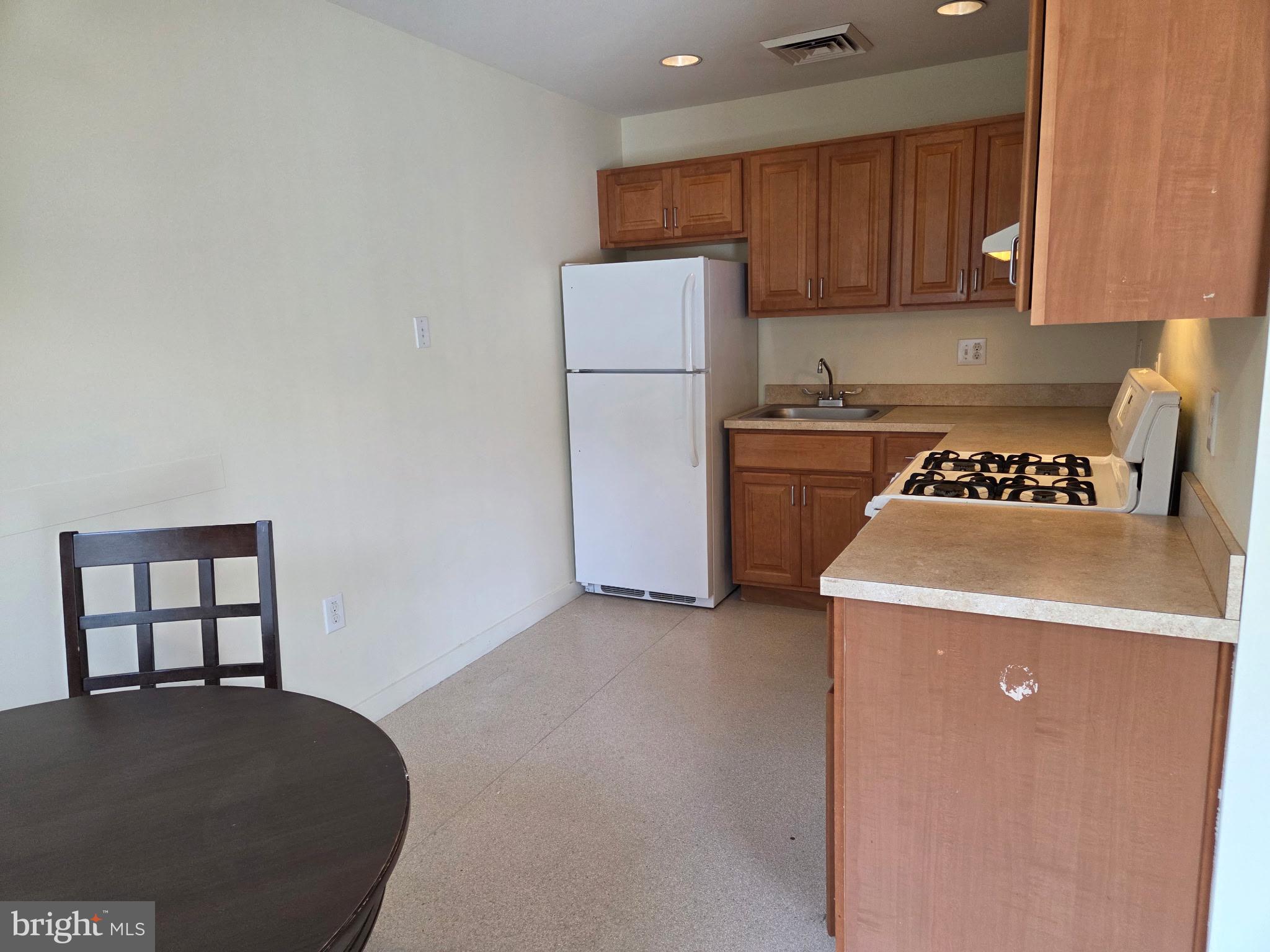 1600 Church Road, Unit B301 Wyncote, PA 19095 - Photo 14 of 14 Kitchen with gas cooking and DW